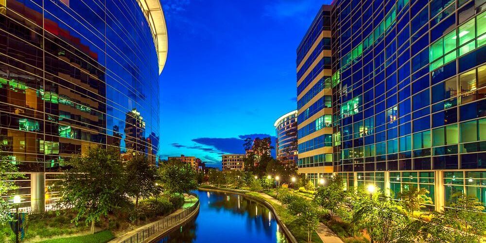 AdobeStock_108735871 skyline